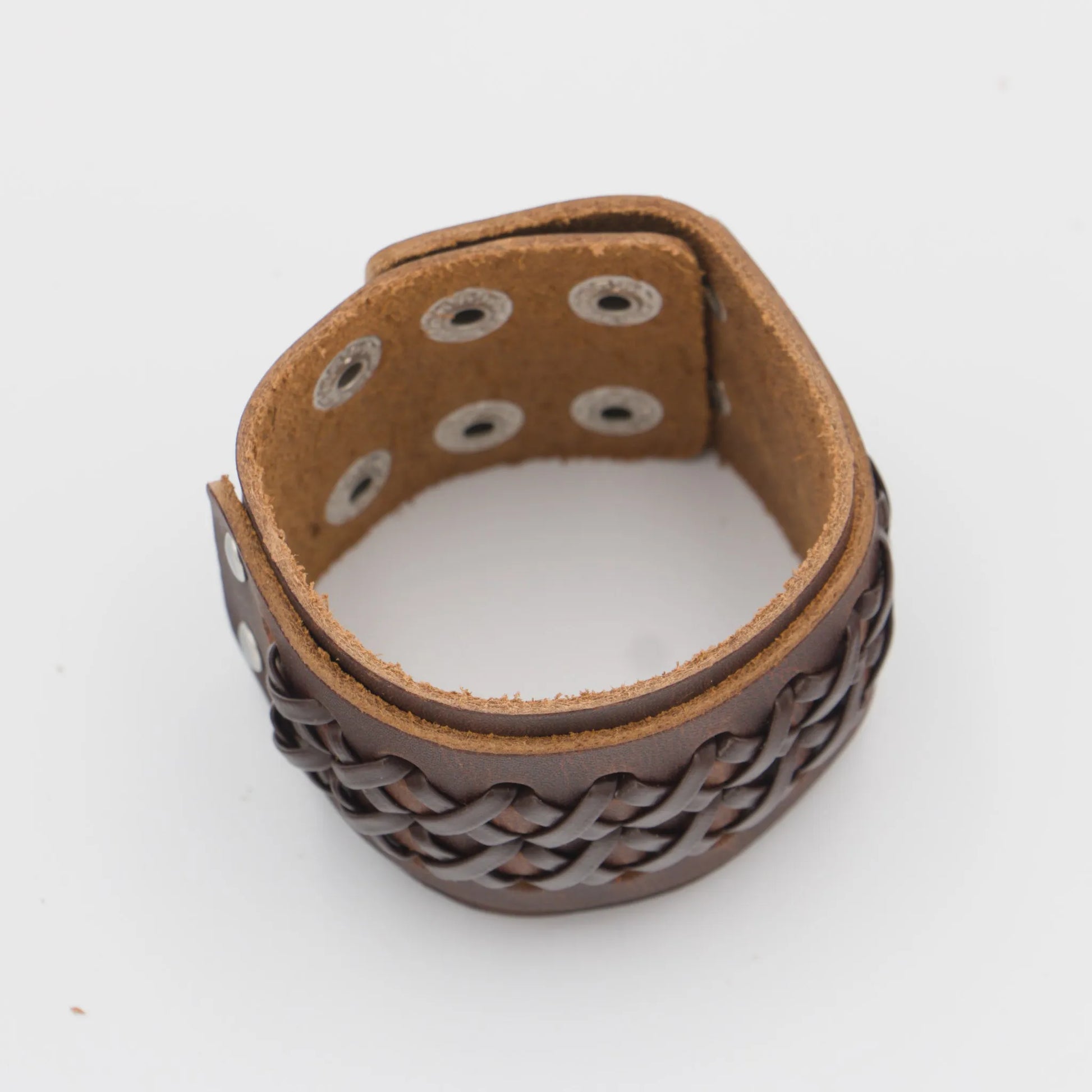 Bracelet en cuir brun tressé vu de dessus – modèle Egor pour homme et femme – LaTribe