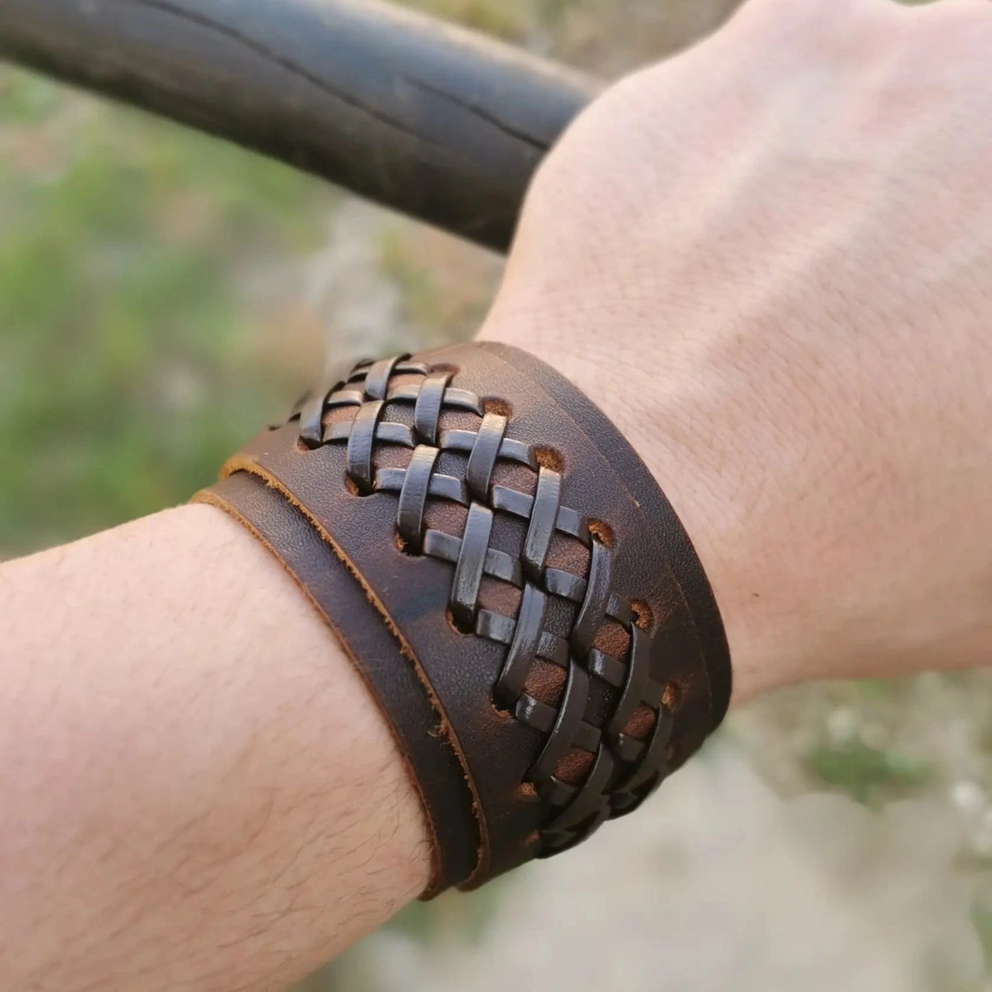 Bracelet viking porté