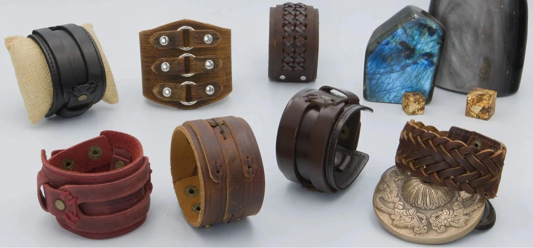 Collection de bracelets en cuir pour homme et femme – style brut et intemporel LaTribe