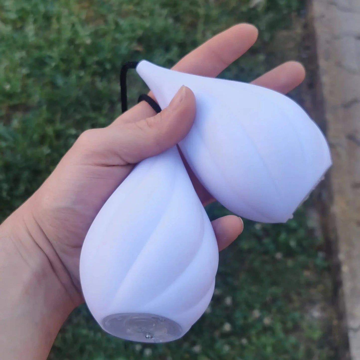 Poi lumineux équilibrés pour initiation adulte ou enfant de la référence Bolas Led Aurora Poi.