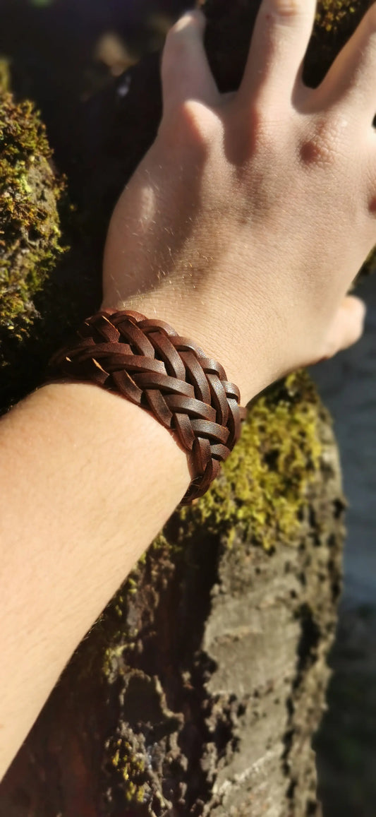Bracelet en cuir homme ou femme stylé style médiéval, nordique et viking.