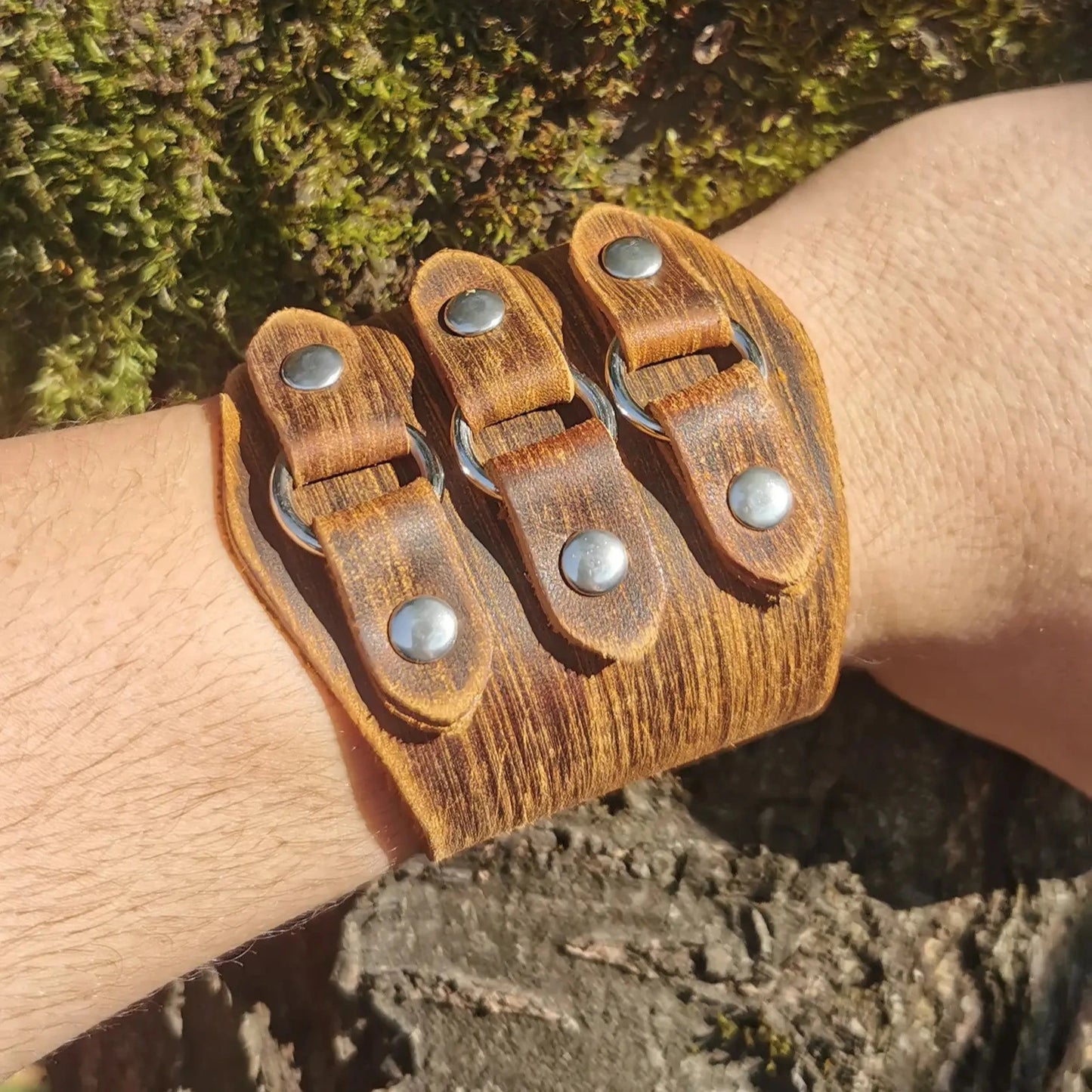 Bracelet cuir style medieval, pirate, viking, steampunk ou biopunk.