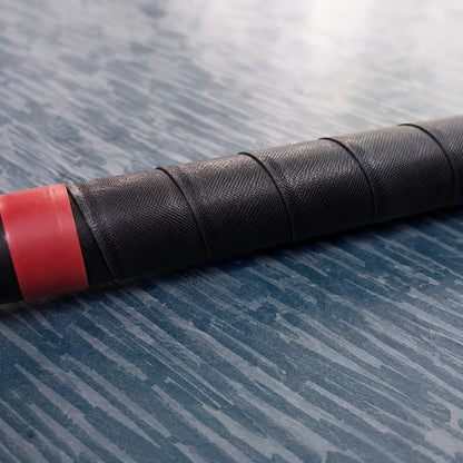 Grip central antidérapant d’un staff de feu Tribe Forge